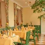 Thermenhotel Quellenhof فندق