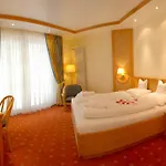 Thermenhotel Quellenhof 4*