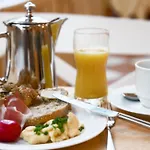 Thermenhotel Quellenhof 4*