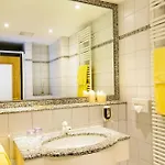 Thermenhotel Quellenhof فندق 4*