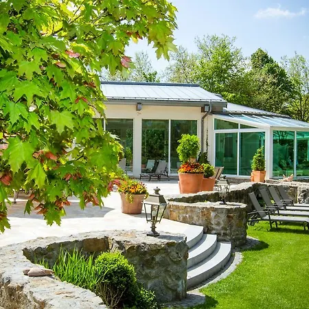 Thermenhotel Quellenhof Szálloda