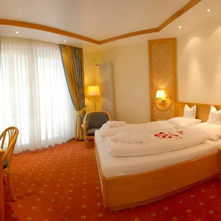 Thermenhotel Quellenhof 4*