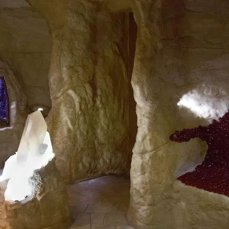 Thermenhotel Quellenhof Szálloda