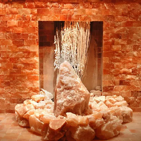 Thermenhotel Quellenhof 4*