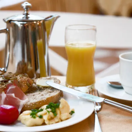 Thermenhotel Quellenhof 4*