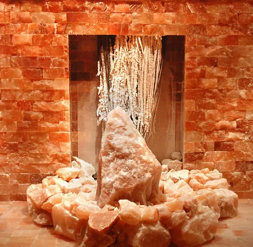 Thermenhotel Quellenhof 4*